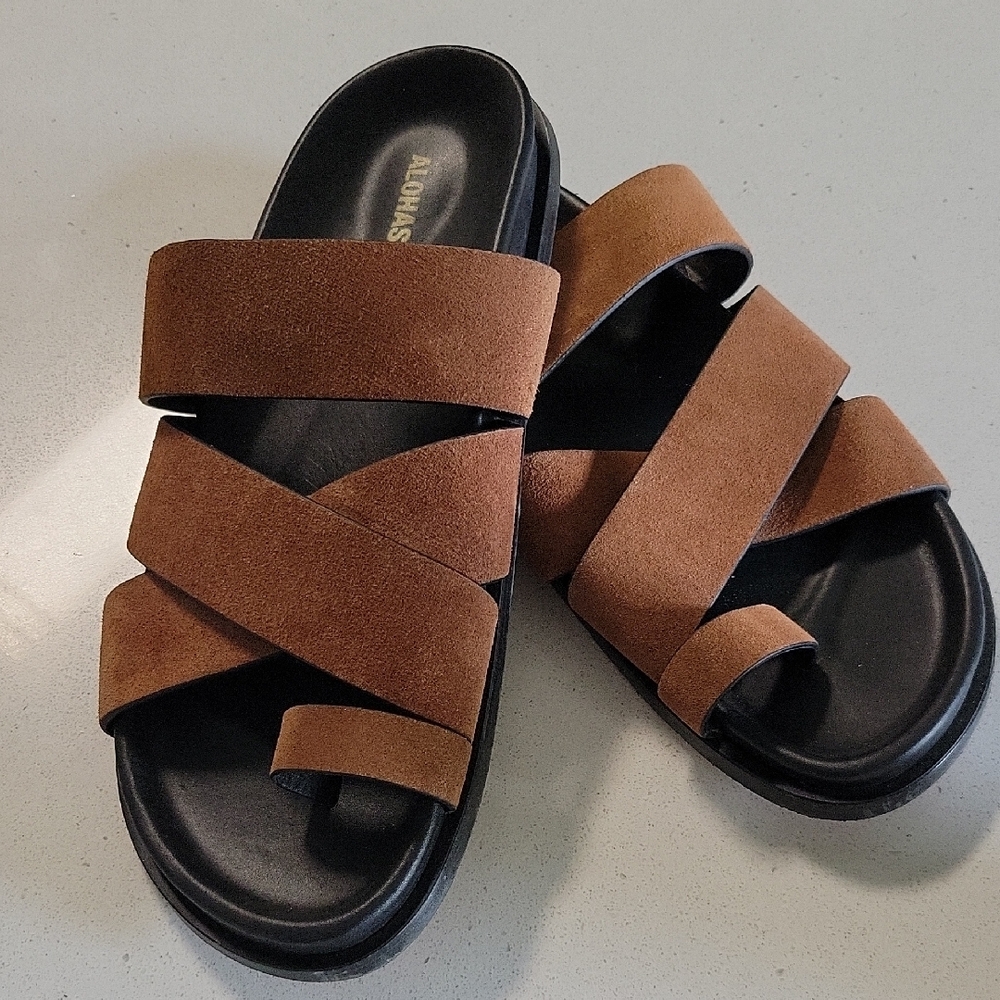 ALOHAS Brown Sandals Criss-Cross Slide